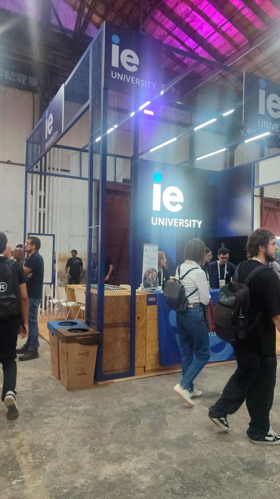 Stand de IE University, en el South Summit Brasil 2026