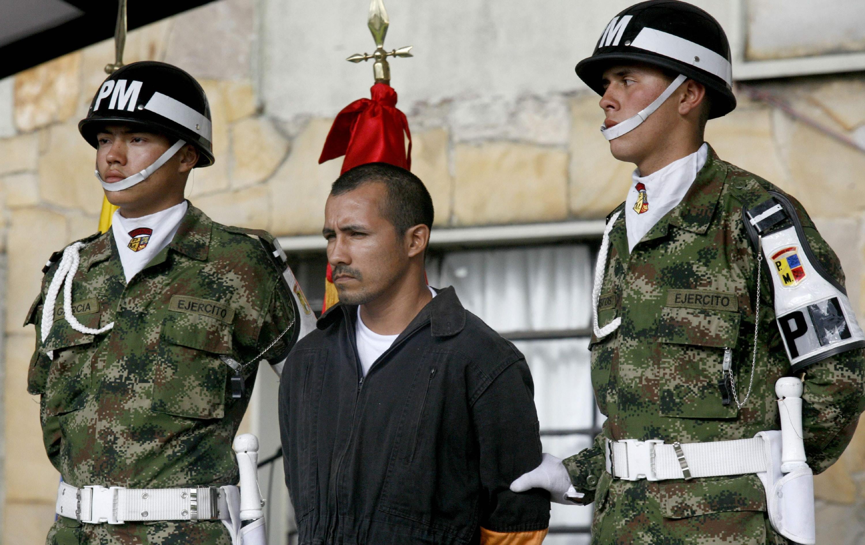 Alexander Farfán o 'Enrique Gafas', miembro de las Farc fue detenido en julio de 2008 junto a Gerardo Antonio Aguilar, alias 'César', en la operación Jaque que permitió la liberación de 15 rehenes, la ex candidata presidencial Ingrid Betancourt, tres estadounidenses y once policías y militares.