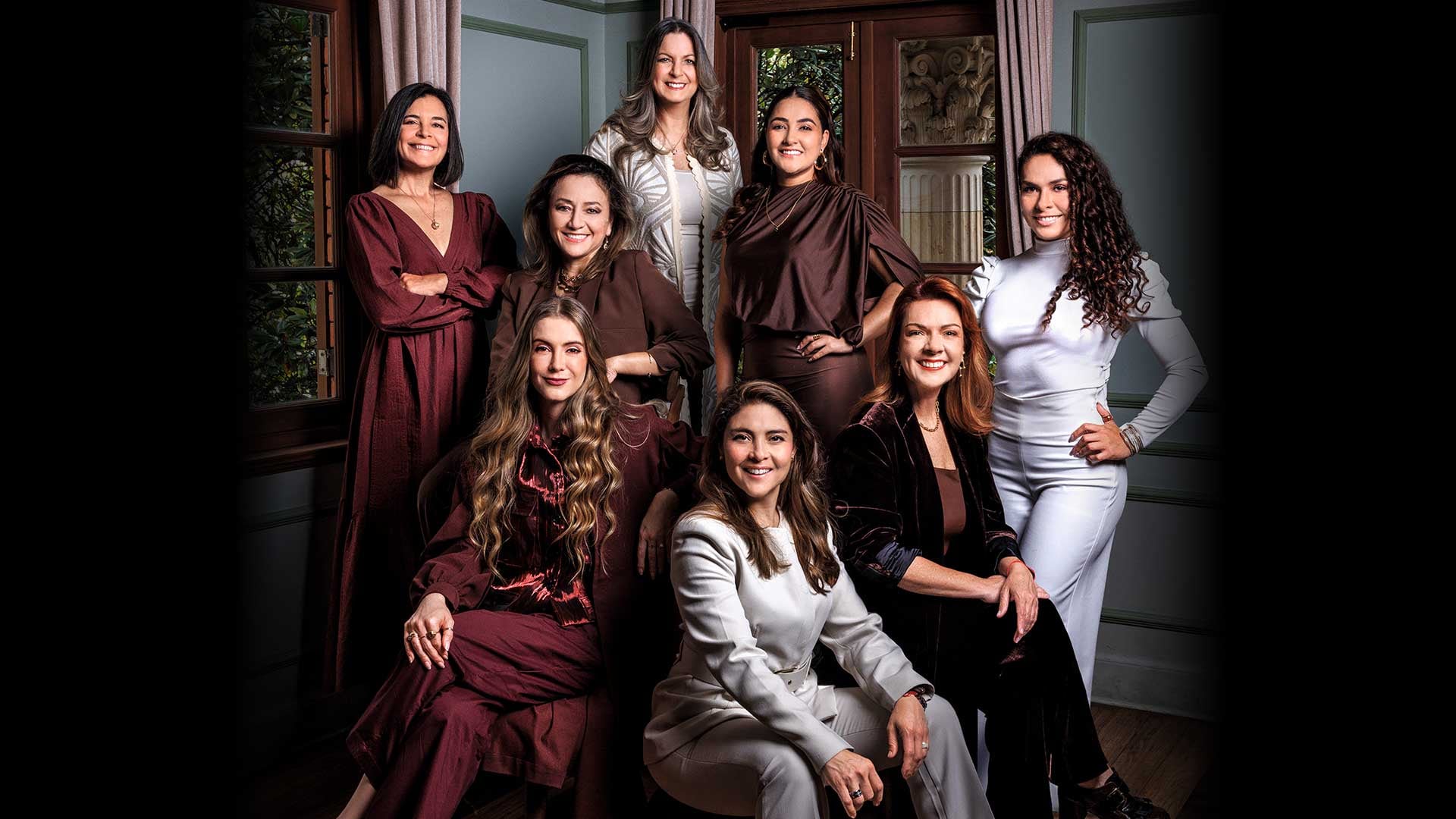 De izquierda a derecha, de pie: Alejandra Torres Dromgold, presidenta fundadora del Consejo Colombiano
de Construcción Sostenible y fundadora de Academia y Comunidad Musas; Carolina Angarita Barrientos,
fundadora y CEO de LIT Club y The Jump Experience; Daniela Giraldo, CEO de Operación Éxito; y
Katherine Lozano, fundadora y CEO de Opertrans de Colombia. Sentadas: Eleonora Morales, fundadora
y CEO de Garage Sale y Luxe by EM; Carolina Rojas, directora independiente Élite Diamante de Yanbal
Colombia; Carolina Solano, fundadora y CEO de Waias; y Julita Barreto, keynote speaker e inversionista. fotografía
de portada: Juan Carlos Sierra