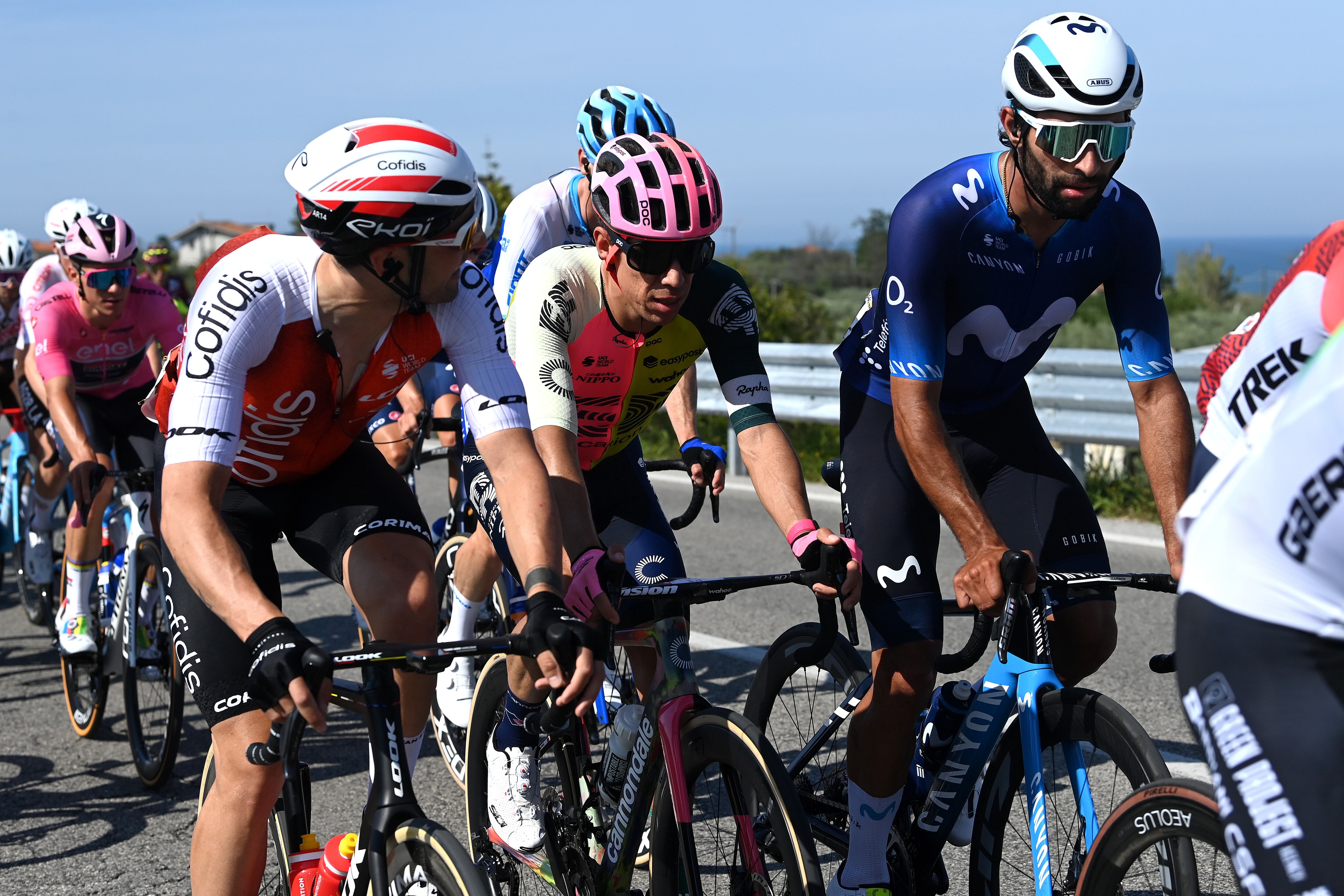 Rigoberto Urán y Fernando Gaviria en el Giro de Italia.