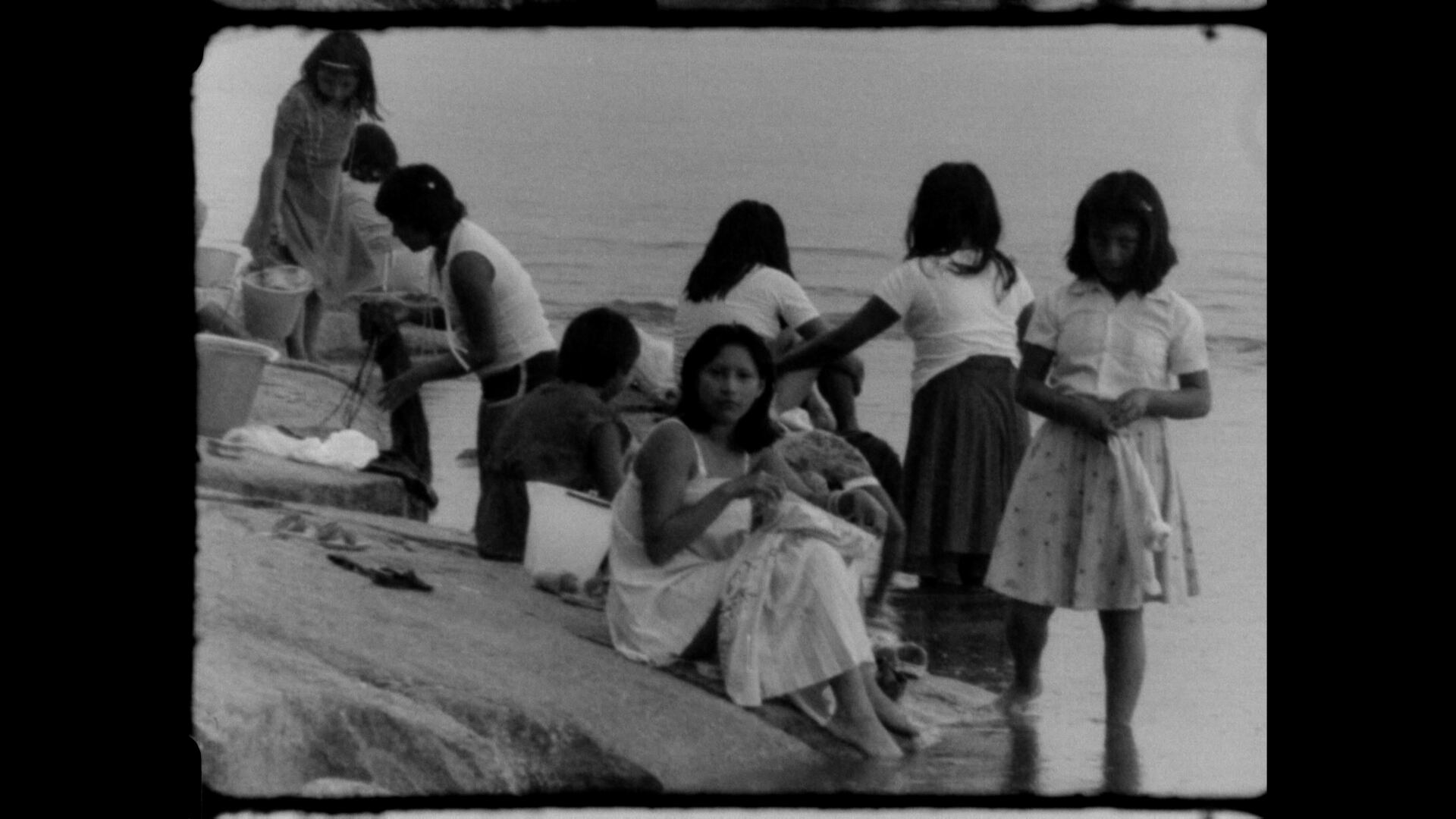 Tres hombres miran pasar las estaciones I Colombia I 19'10''. Dir. Patricia Ayala