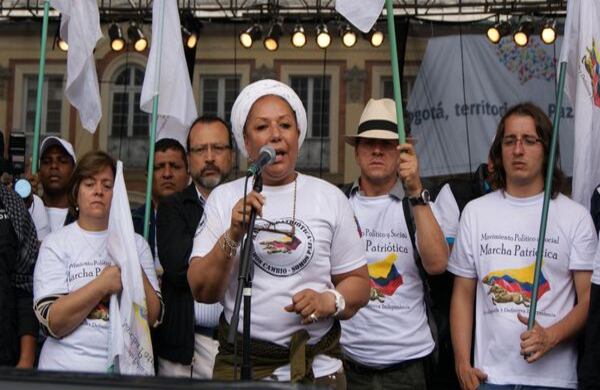 La exsenadora Piedad Córdoba, fue la encargada de cerrar la marcha con la lectura de un texto realizado por el escritor William Ospina. Fotografía: Edwin Tamayo / SEMANA