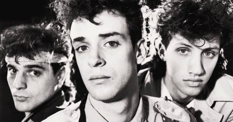Zeta Bossio, Gustavo Ceratio y Charly Alberti conformaron Soda Stereo, un fenómeno de masas que, para Adrián Taverna, llegó a su cumbre en 'Canción Animal'. Desde ahí, las tensiones se hicieron insoportables, y aún así, siguieron años mas. 

Crédito: NotionMEx