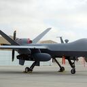 Un dron MQ-9 de EE. UU. se exhibe durante una exhibición aérea en el aeródromo de Kandahar, Afganistán, el martes 23 de enero de 2018. Un avión de combate ruso voló a unos pocos metros de un dron de EE. UU. sobre Siria y le disparó bengalas, golpeó al avión estadounidense y lo dañó