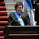 El nuevo presidente de Argentina, Javier Milei, pronuncia un discurso después de jurar durante su ceremonia de toma de posesión frente al Congreso en Buenos Aires el 10 de diciembre de 2023.