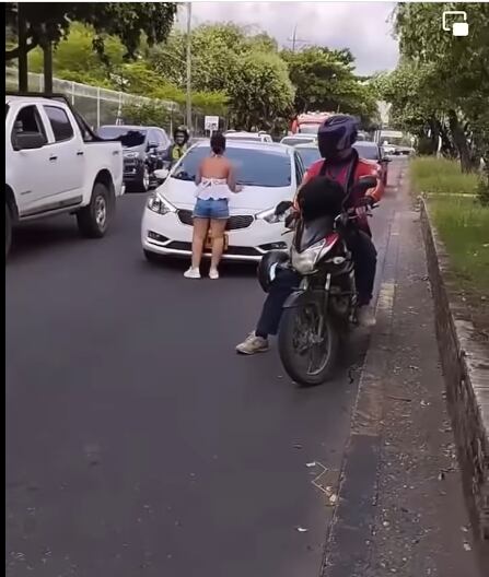 El encontrón afectó la movilidad en el sector.