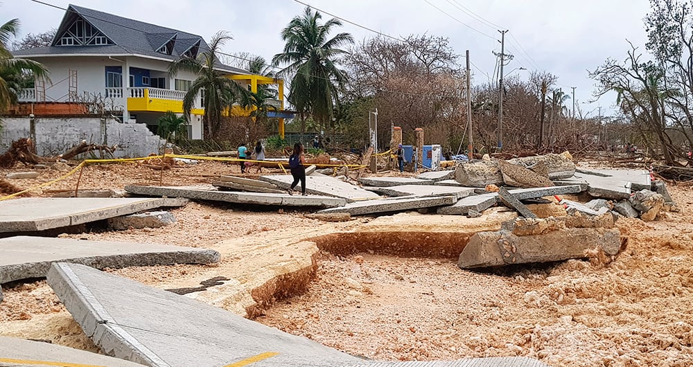  Para recuperar su economía, la isla tendrá que reconstruir rápidamente su infraestructura turística, afectada por Iota.