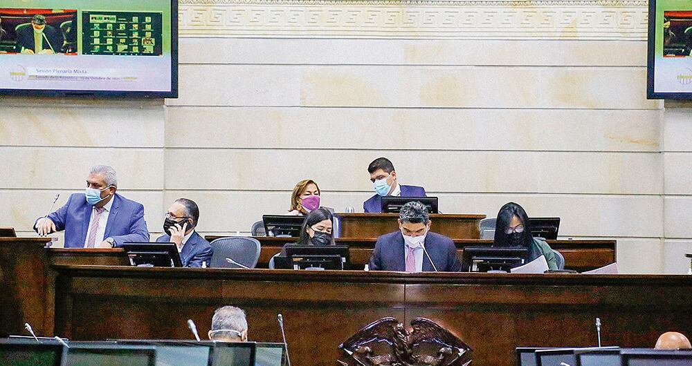    Pese a las alertas de varios congresistas, durante la aprobación del presupuesto general de la Nación de 2022 –que quedó en 350,4 billones de pesos– también se levantaron las restricciones impuestas hace 16 años con la ley de garantías.