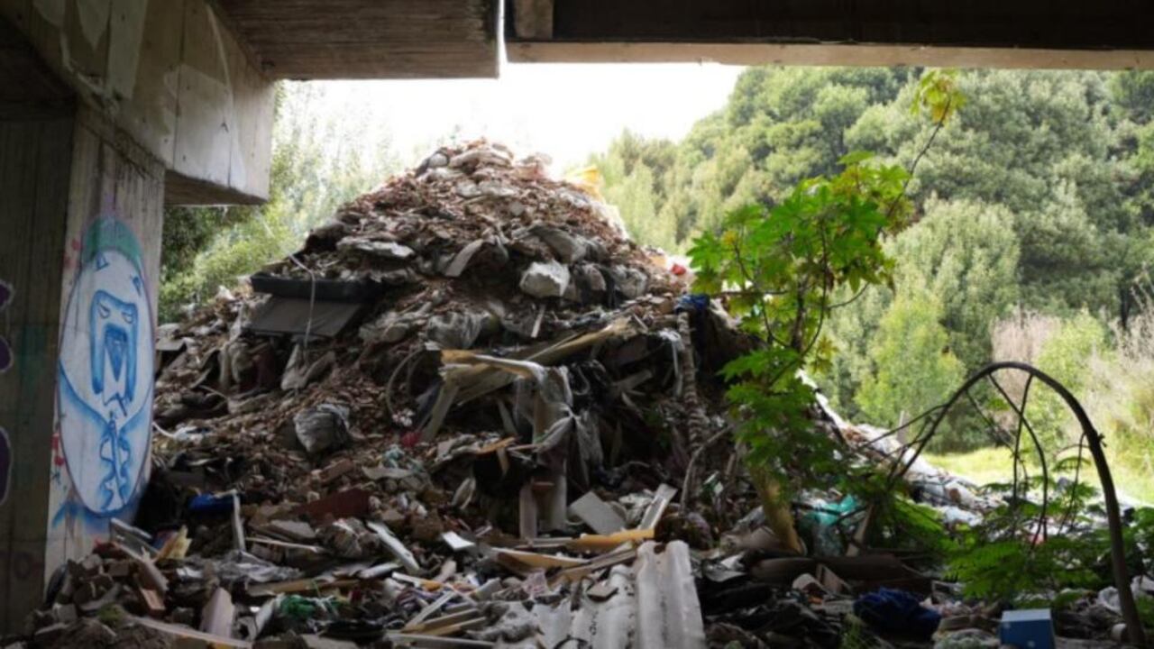 250 tonelada de basura y escombros fueron sacadas del humedal Tingua Azul en Bogotá.