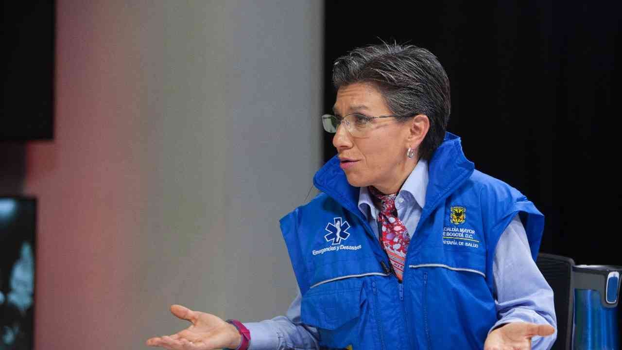 "Yo redoblo los esfuerzos, para que no pasen hambre, pero no me los van a sacar a la brava sin seguridad, a exponer su vida, a dejar a sus hijos huérfanos", dijo la alcaldesa.