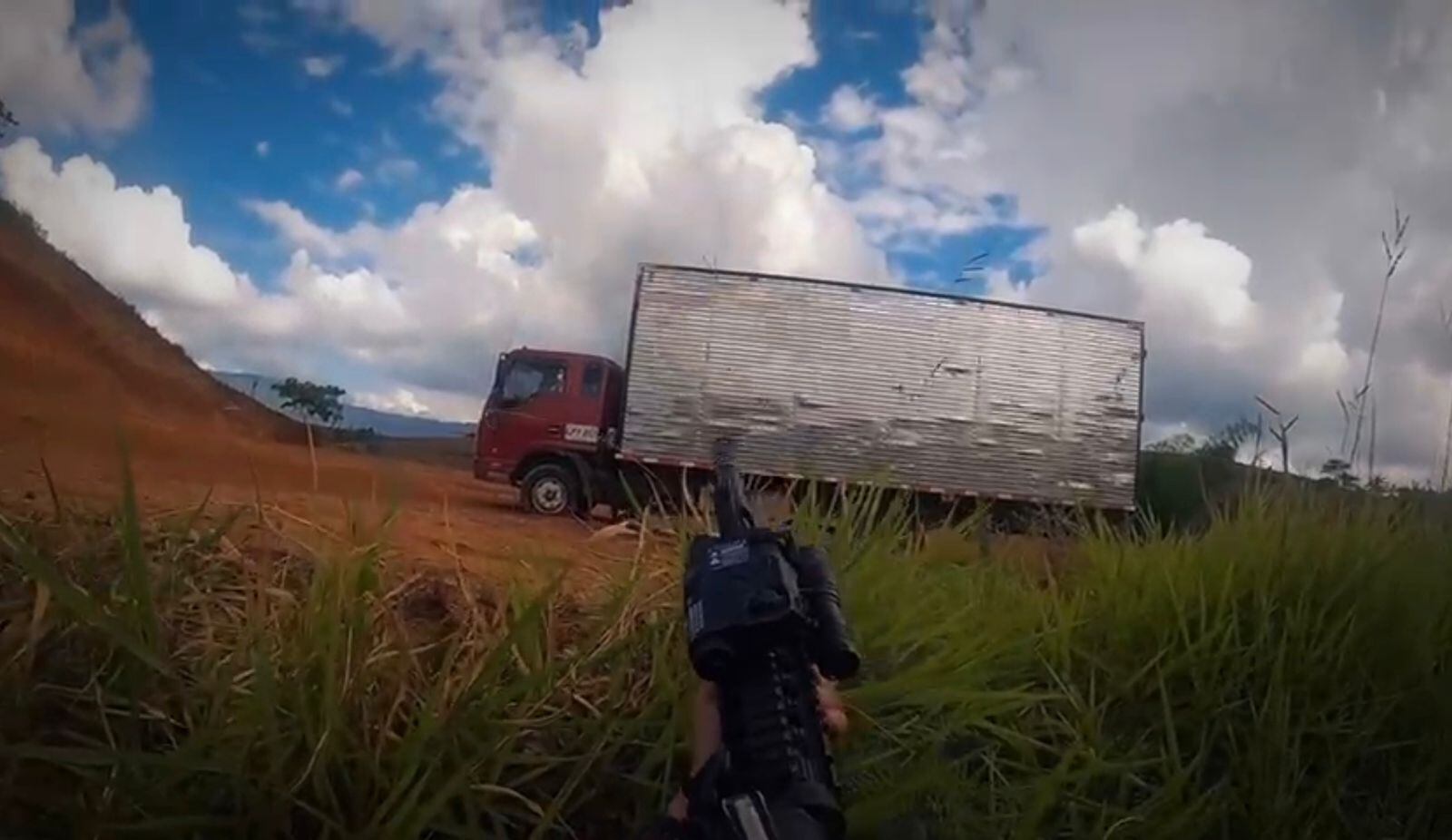 Uno de los vehículos cargados con explosivos.