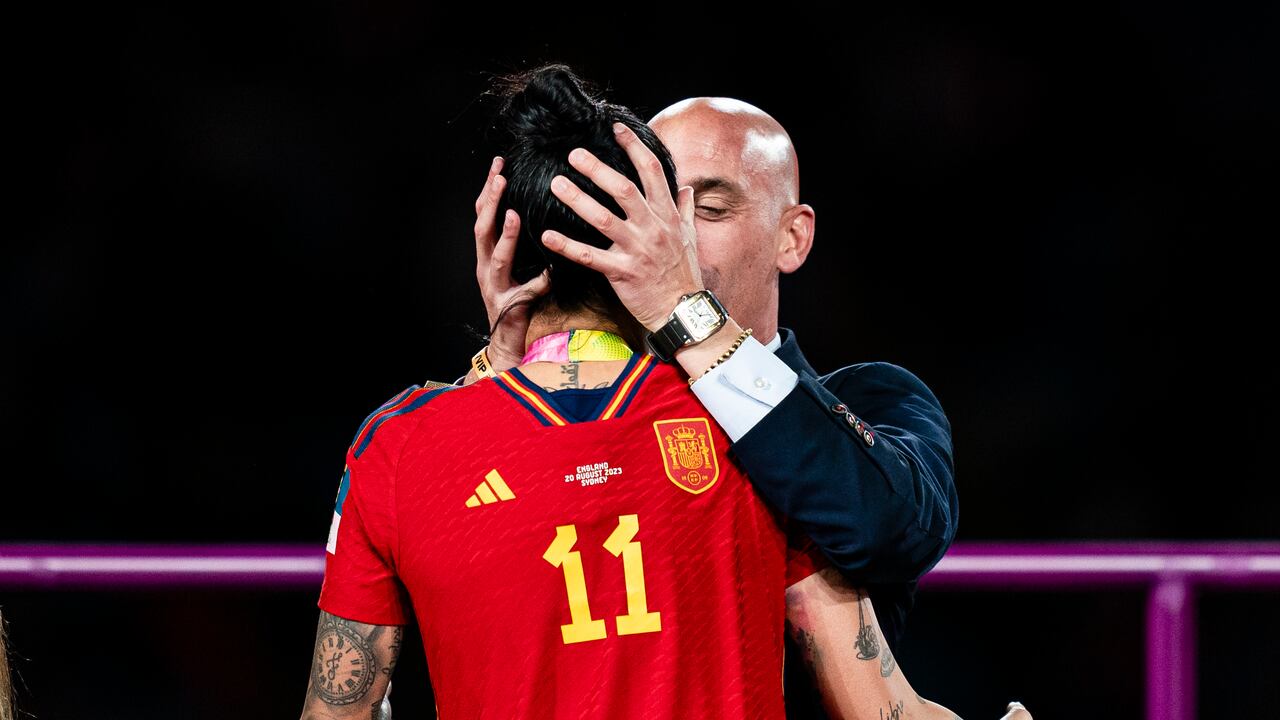 Luis Rubiales besando a Jenni Hermoso en el Mundial Femenino