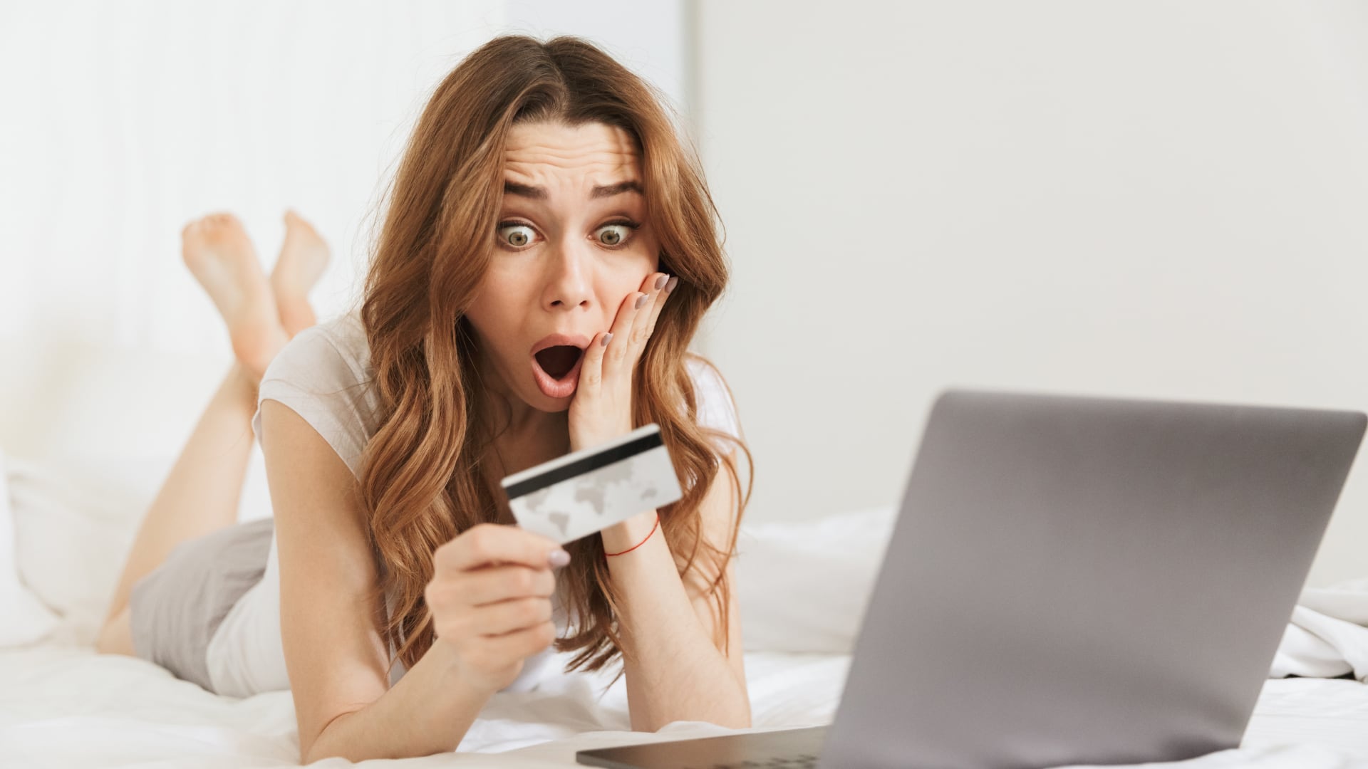 Generar miedo y hacer que el usuario sienta que su cuenta está en peligro inminente.