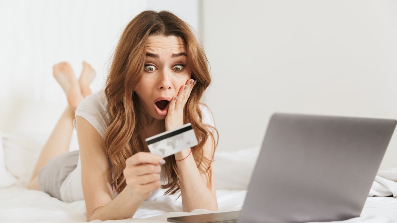 Generar miedo y hacer que el usuario sienta que su cuenta está en peligro inminente.