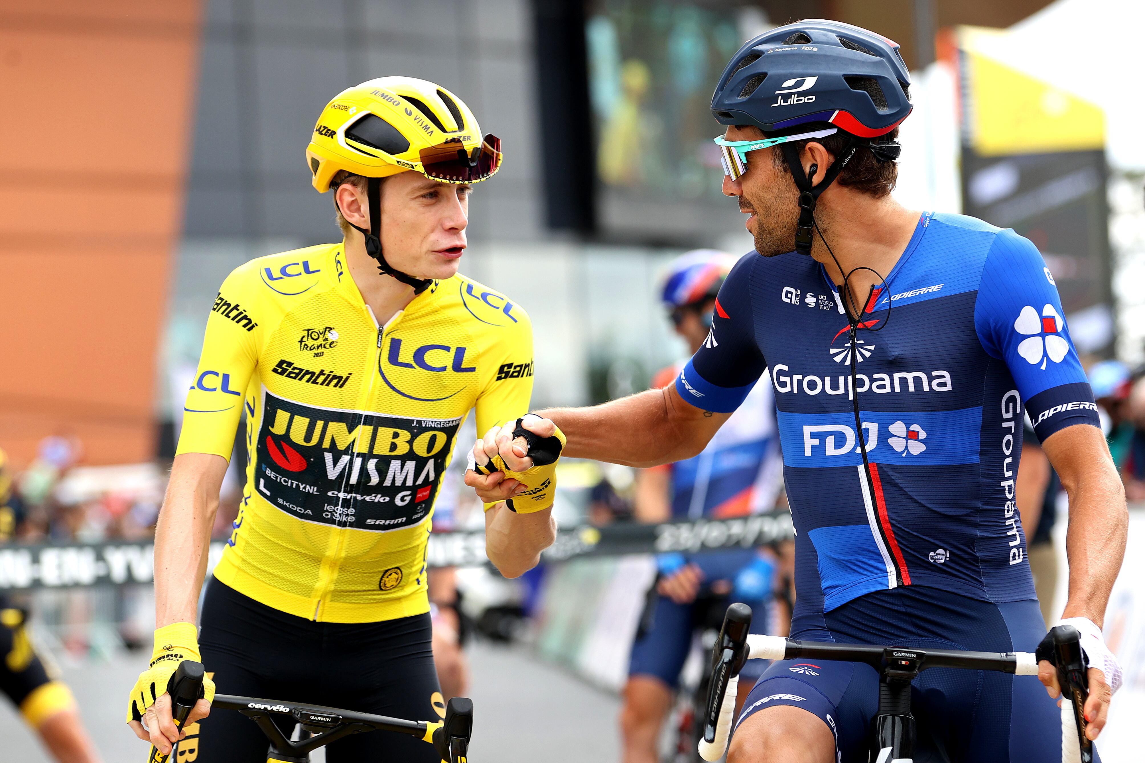 Tour de France 2023 -Jonas Vingegaard y Pinot en la línea de partida.