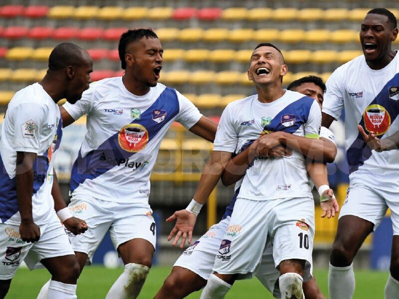 Johan Nieva, de Orsomarso, celebrando su gol.