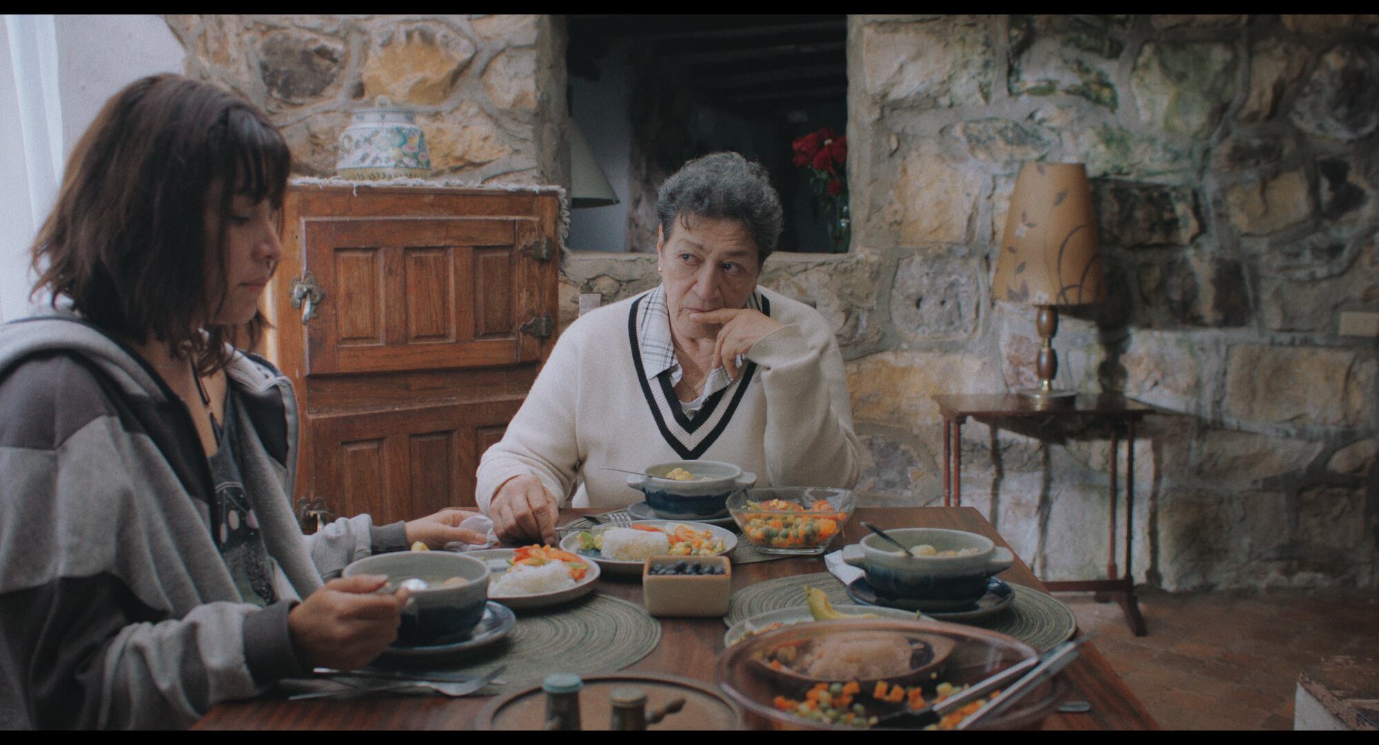 La cinta cuenta con la participación de las reconocidas actrices colombianas Vicky Hernández y Ana María Sánchez.