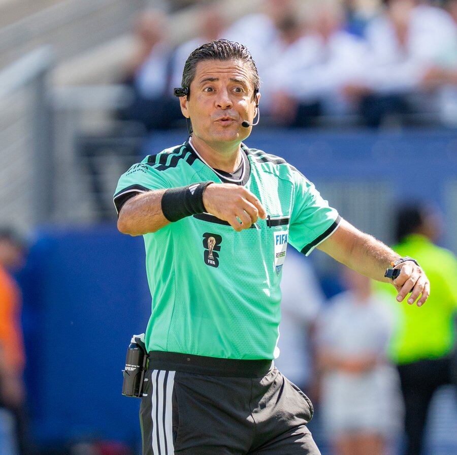 El veterano árbitro sabe lo que es pitar una final del mundo, semifinales de Torneos FIFA y definiciones de la Champions Asiática.