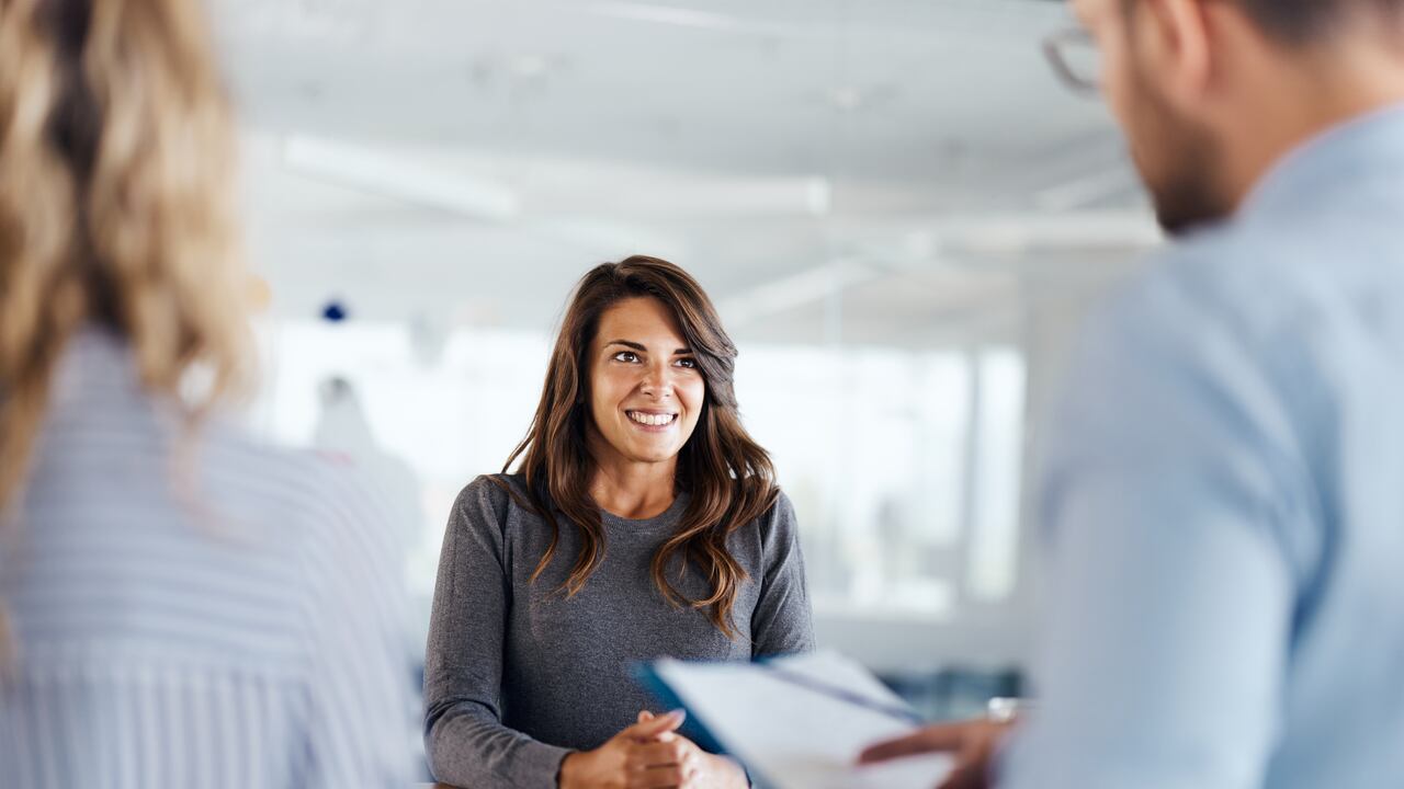 El trabajo es una fuente de aprendizaje, permitiendo adquirir nuevas habilidades y crecer profesionalmente.
