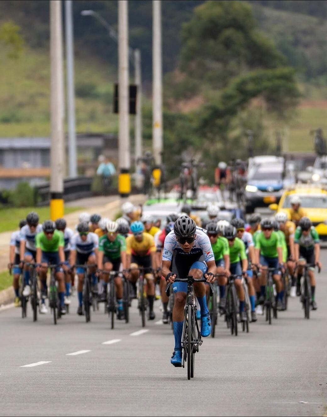 El Threshold – Sáfer Team cuenta con el apoyo de empresas e instituciones del suroeste antioqueño y de Medellín, incluso la misma alcaldía de Ciudad Bolívar, integrado por jóvenes talentos del departamento y algunos de otras regiones del país.