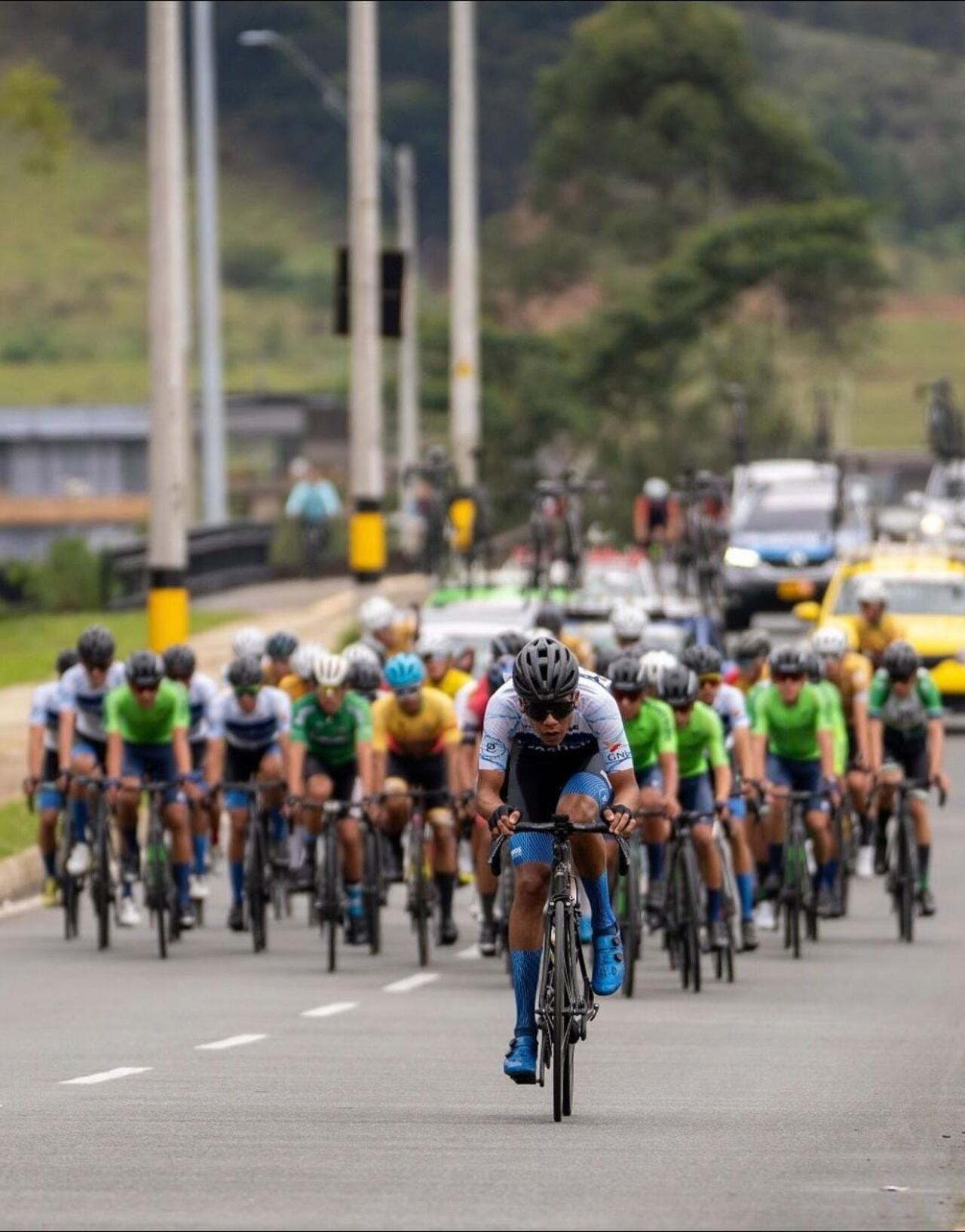 El Threshold – Sáfer Team cuenta con el apoyo de empresas e instituciones del suroeste antioqueño y de Medellín, incluso la misma alcaldía de Ciudad Bolívar, integrado por jóvenes talentos del departamento y algunos de otras regiones del país.