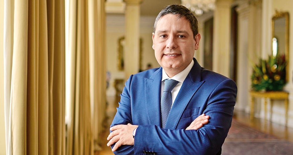   El ministro de las TIC, Mauricio Lizcano, habló con SEMANA y confirmó que el hackeo no fue contra el Gobierno nacional sino contra la firma contratista. 