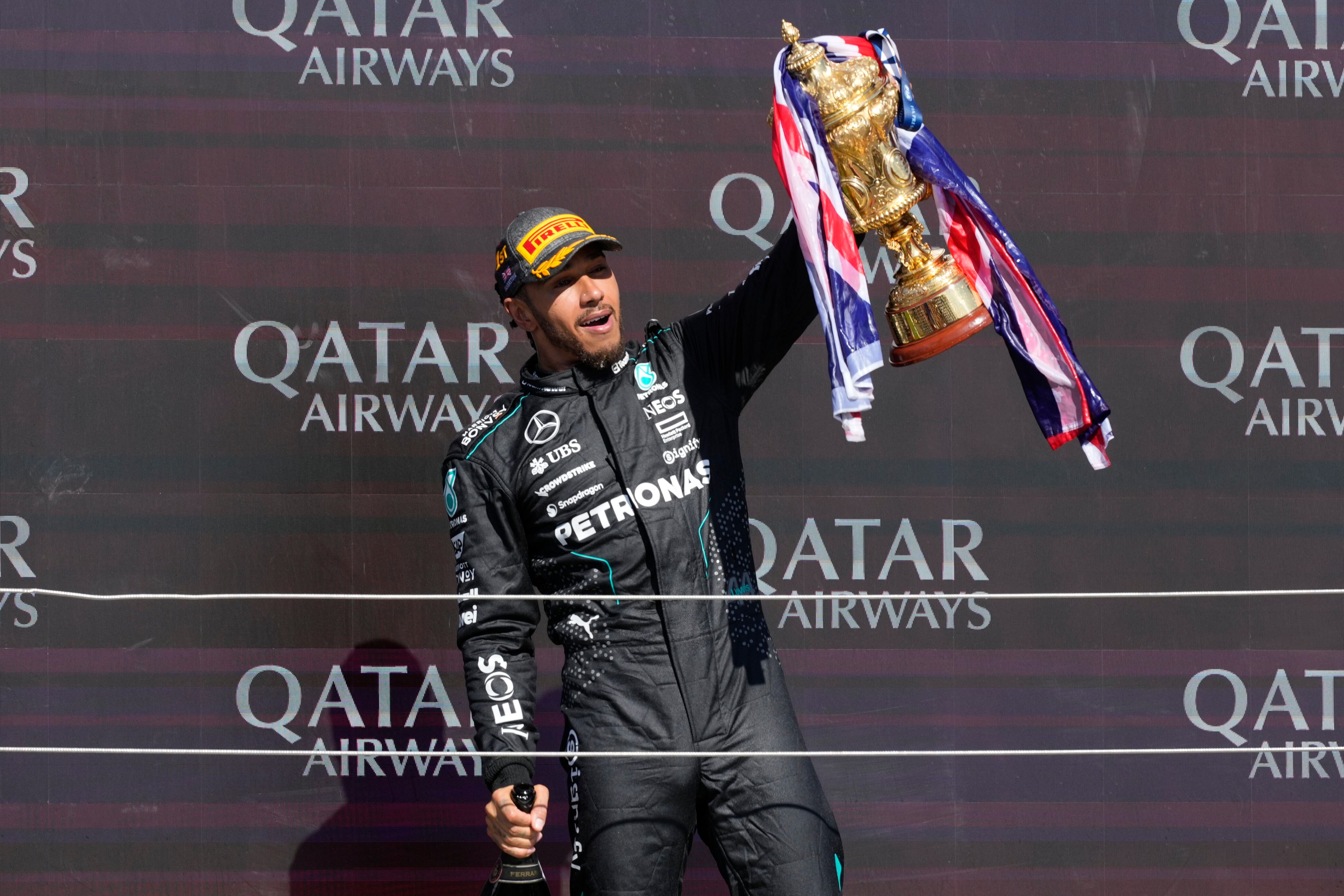 Lewis Hamilton tras ganar el premio de Gran Bretaña.