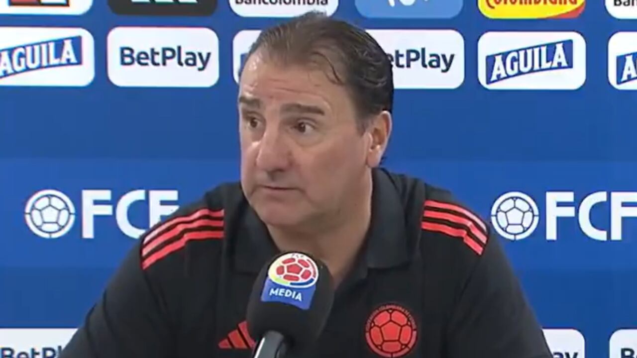 Néstor Lorenzo se mostró molesto tras perder con Ecuador