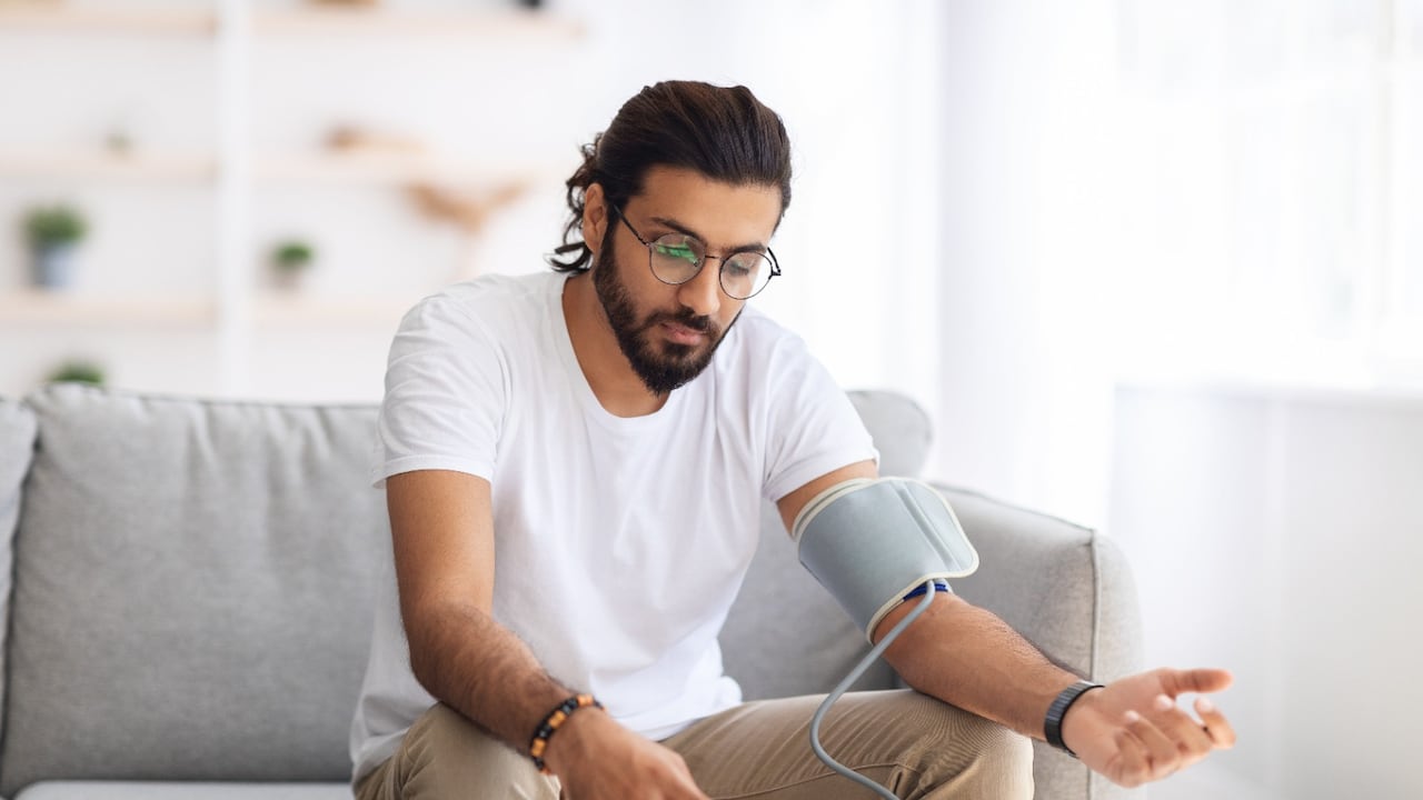 La presión arterial es una afección que puede incidir negativamente en el corazón.