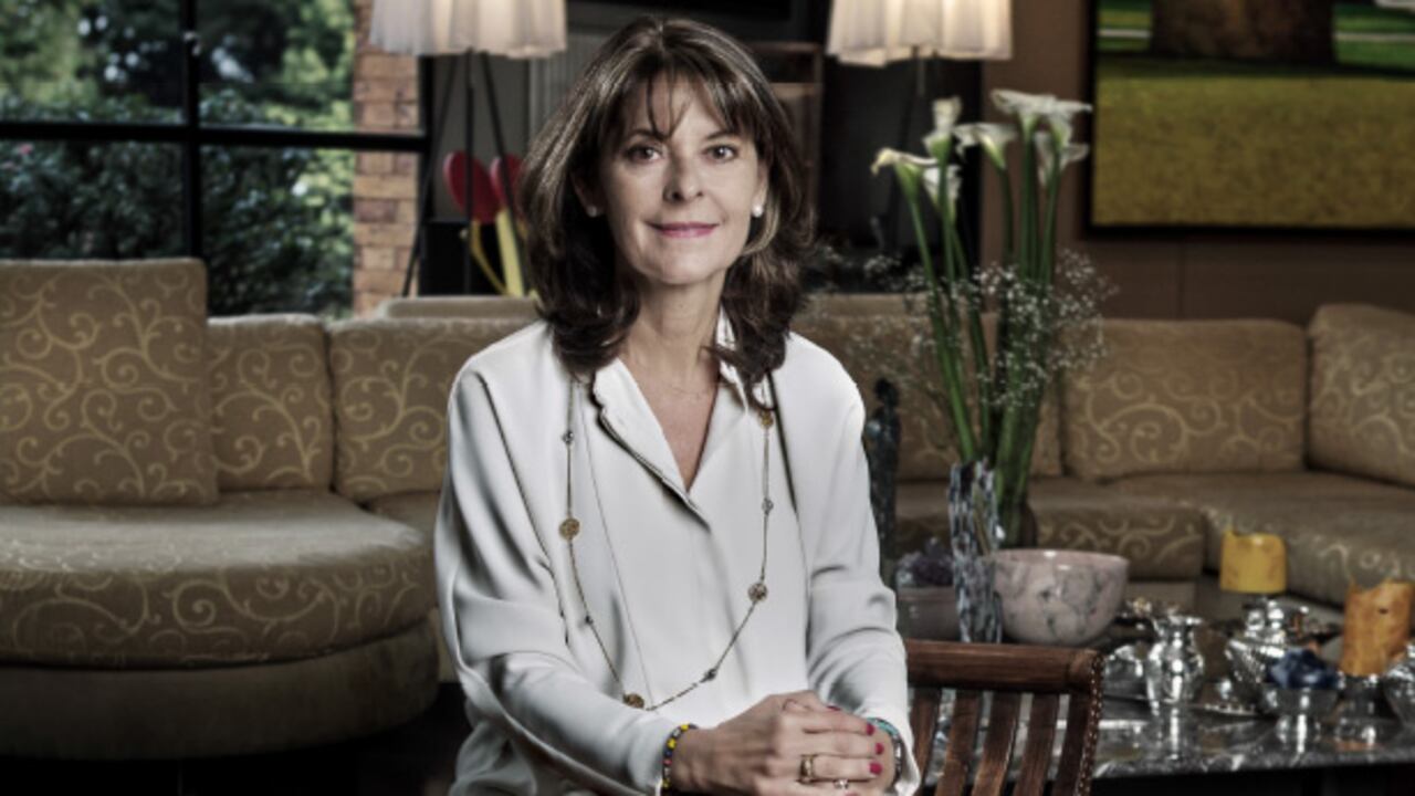 “En la seguridad democrática que yo dejé escrita en el gobierno de Álvaro Uribe decía que había que terminar el conflicto en una mesa de negociación”