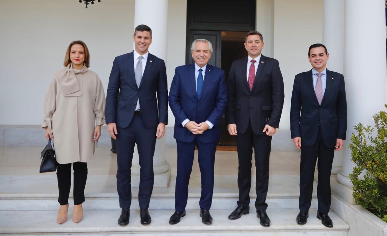 Sobre su escala en Buenos Aires, el presidente electo paraguayo destacó dos “temas estratégicos” que trató con Fernández: la Hidrovía Paraná-Paraguay y la central hidroeléctrica de Yacyretá.