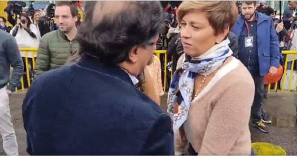 Verónica Alcocer, esposa de Gustavo Petro, reaccionó con incredulidad cuando supo que su marido no llevó la cédula a votar