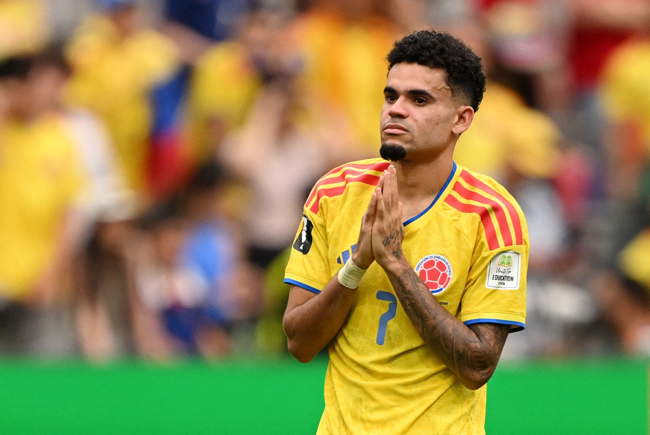 Luis Díaz sumido en la tristeza por la eliminación de Colombia del Mundial 2026