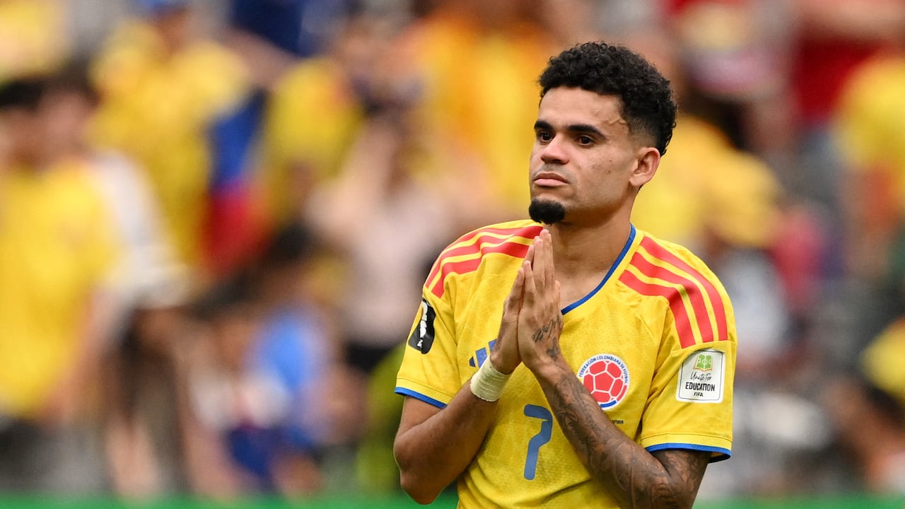 Luis Díaz sumido en la tristeza por la eliminación de Colombia del Mundial 2026