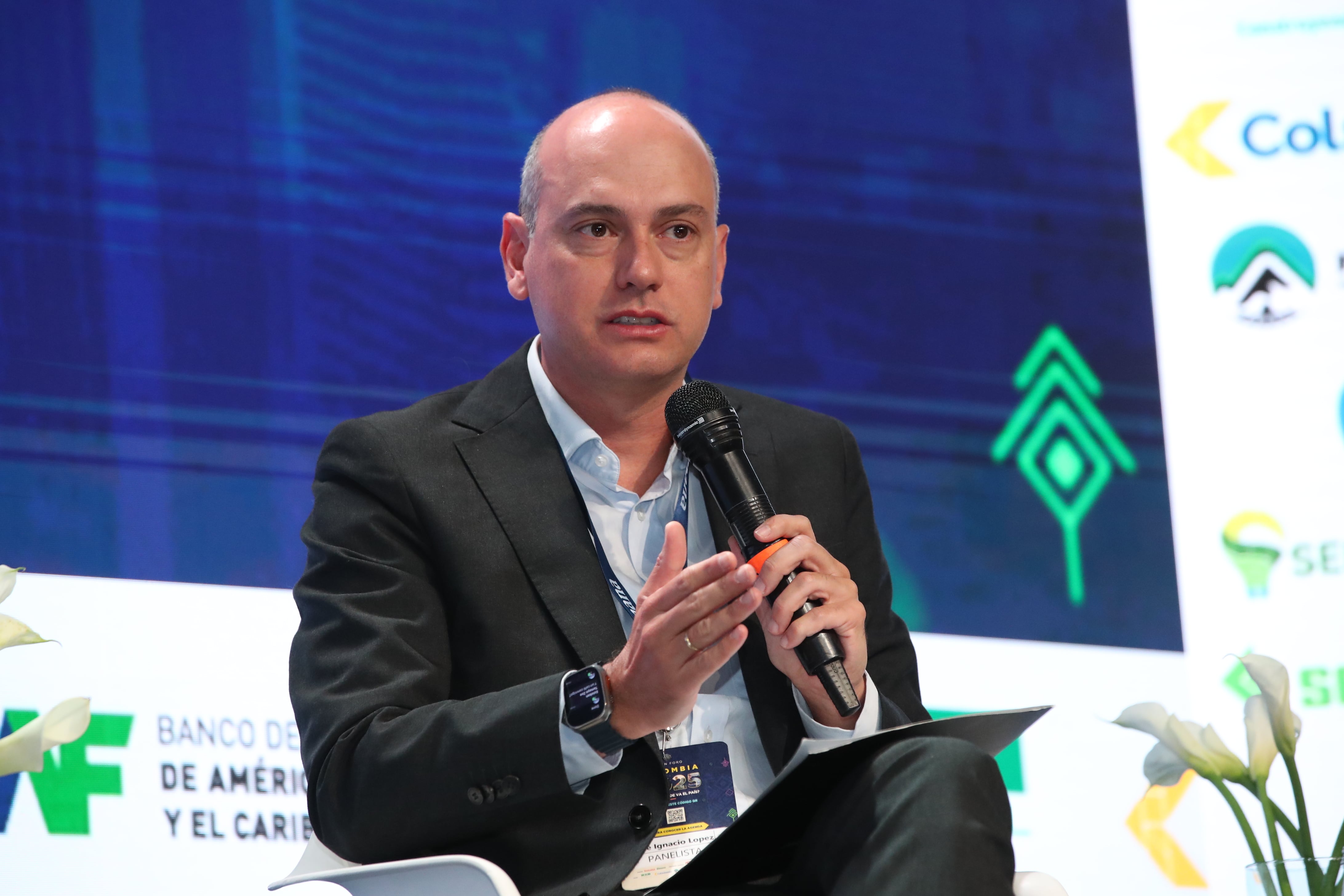 Gran Foro Colombia 2025 Fecha: miércoles 29 de enero de 2025 PANEL | Recuperación económica: ¿cómo va la inversión? Objetivo: analizar cuáles son los sectores que más se están moviendo en el país, identificar las tendencias recientes en la inversión privada y extranjera en Colombia que puedan estar contribuyendo a su contracción. ● ● ● Ángela Samper Socia & Office Manager Colombia, McKinsey & Company José Ignacio López Presidente de la Asociación Nacional de Instituciones Financieras (Anif) Camilo Sánchez Presidente del Consejo Gremial y Andesco Moderador: Carlos Enrique Rodríguez Subdirector de SEMANA