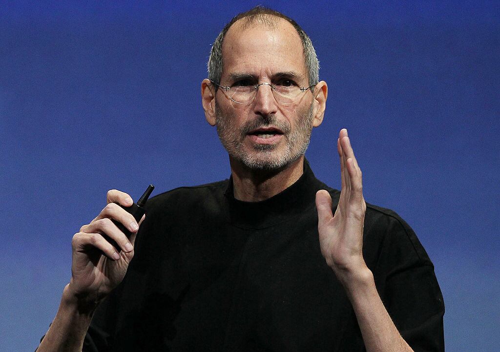 Reemplazar esta palabra demuestra una inteligencia emocional superior a la media, según Steve Jobs.
