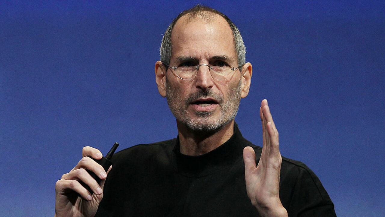 Reemplazar esta palabra demuestra una inteligencia emocional superior a la media, según Steve Jobs.