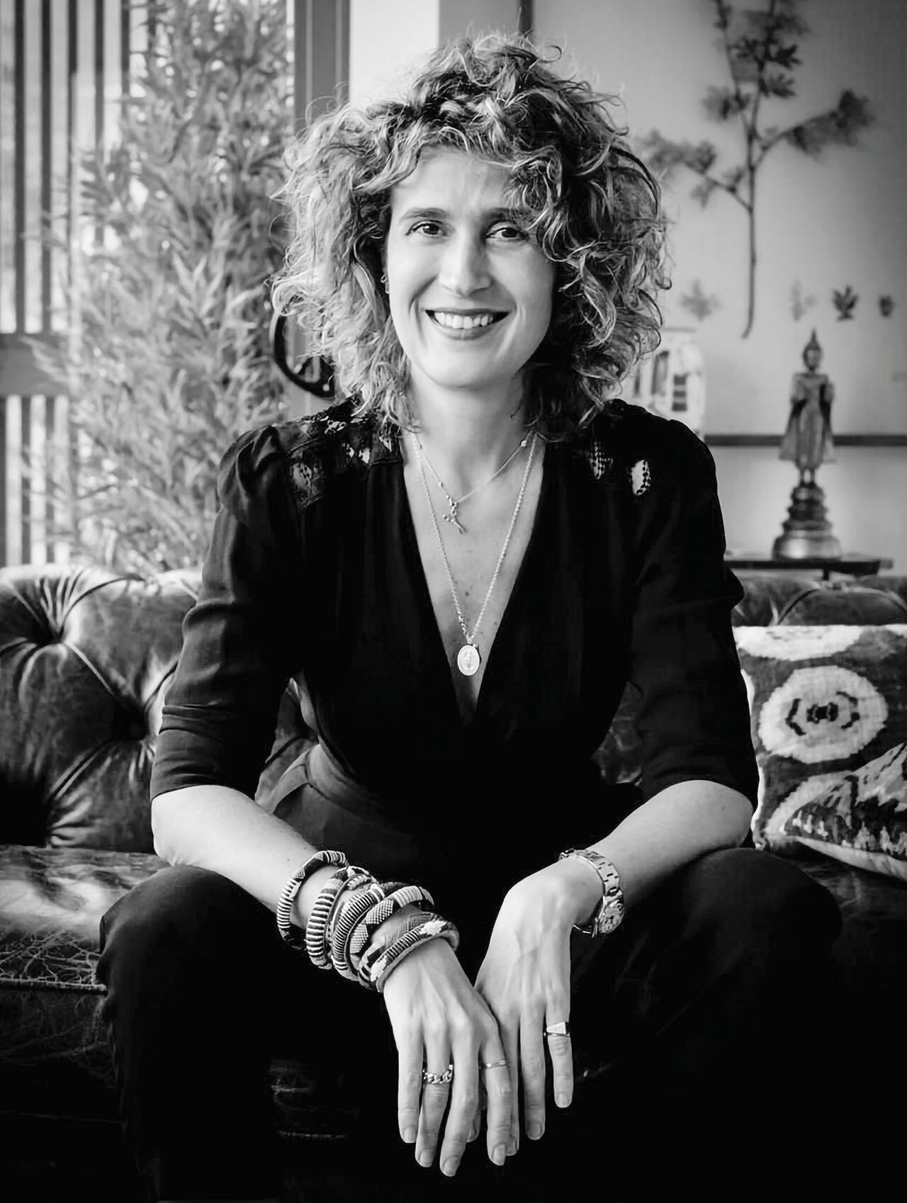 María Wills plantea que "esta bienal va a generar un diálogo porque vamos a hacer unos circuitos por la ciudad con satélites donde las obras que se hacen por medio de convocatorias e invitaciones a artistas implican reflexionar sobre qué es Bogotá y sobre qué es gozar en una ciudad como Bogotá".