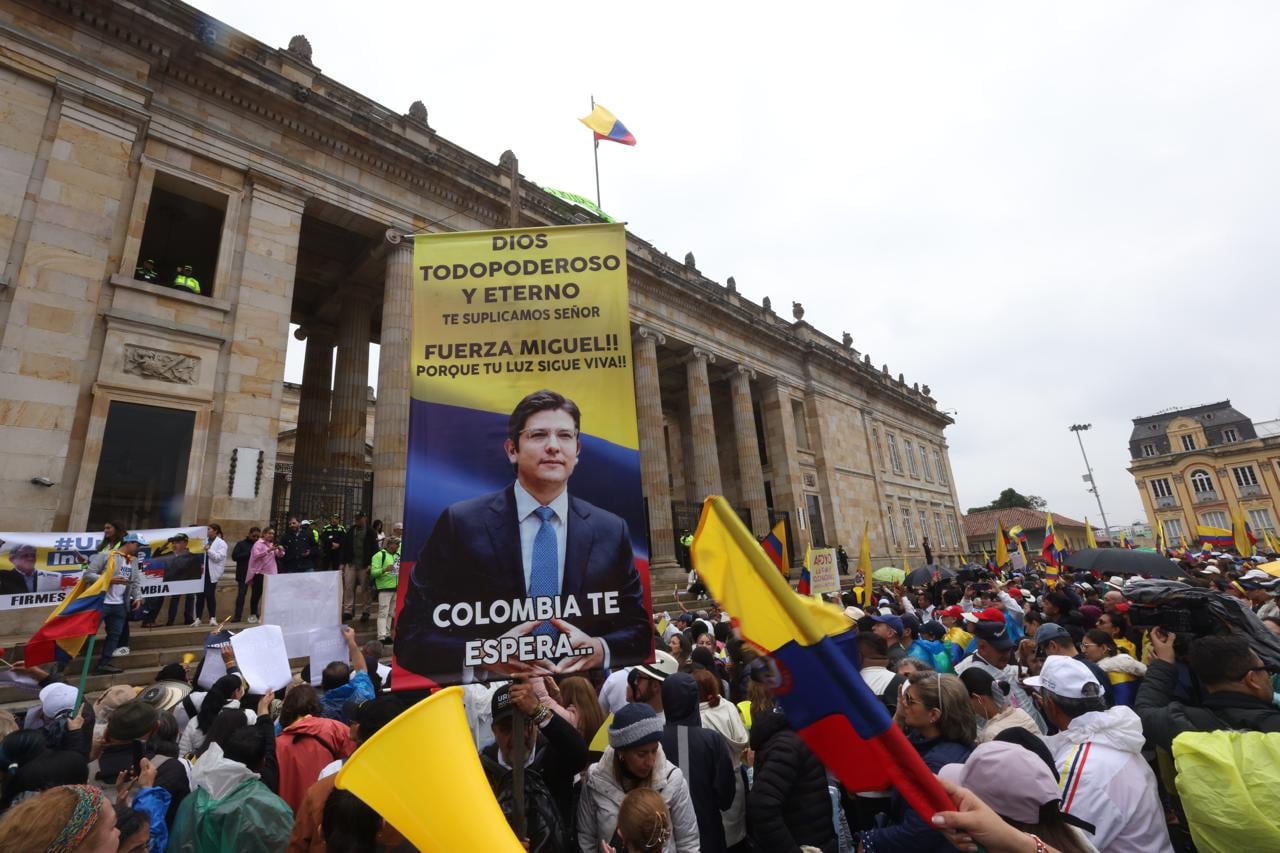 Marchas en apoyo al expresidente Álvaro Uribe en la plaza de Bolívar, Bogotá.