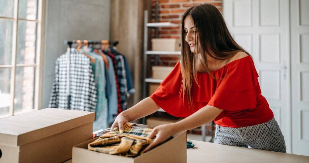Aunque todas las personas suelen tener prendas que ya no usan, las mujeres suelen ser las que más buscan renovar su clóset.
