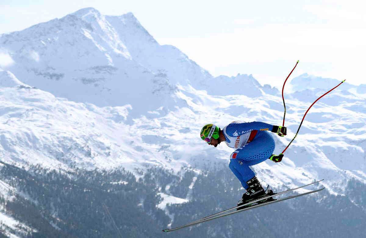 Dominik de Italia compite durante una carrera de descenso masculino, en el Campeonato Mundial de esquí alpino en St. Moritz, Suiza, domingo, 12 de febrero de 2017. (AP Photo / Alessandro Trovati)