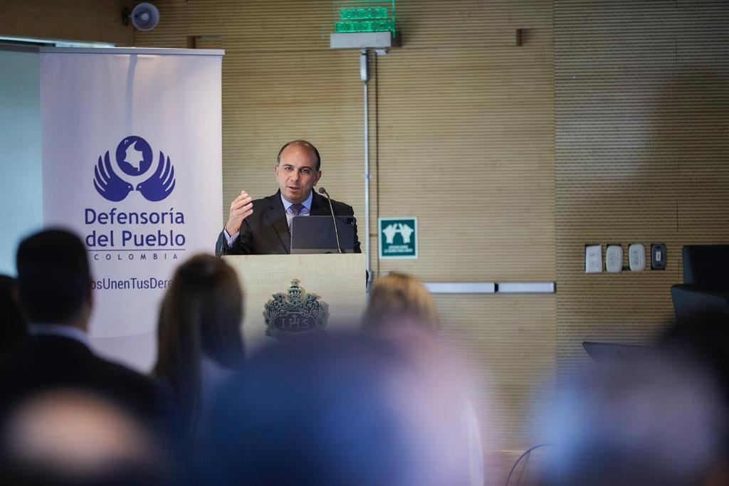 Defensor del Pueblo, Carlos Camargo en el foro 'La justicia restaurativa: hacia un nuevo paradigma de justicia', organizado por la Defensoría del Pueblo y la Universidad Javeriana.