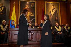 La médica tomó el juramento de su cargo frente a la presidenta del colegio electoral, la consiliaria Merlin Grueso.