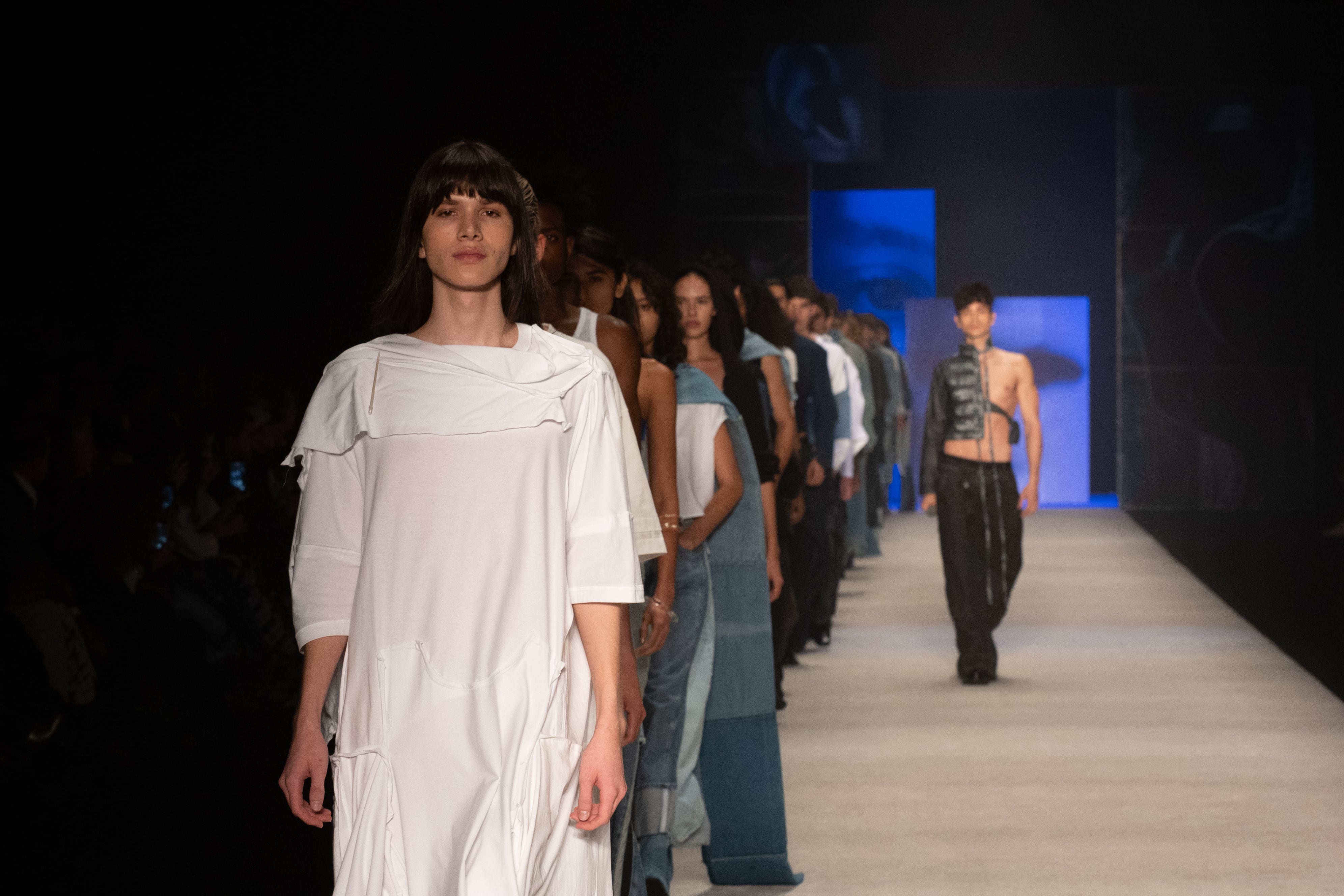 Pasarela de Alejandro Crocker en Bogotá Fashion Week 2026, Colección Transparencia.