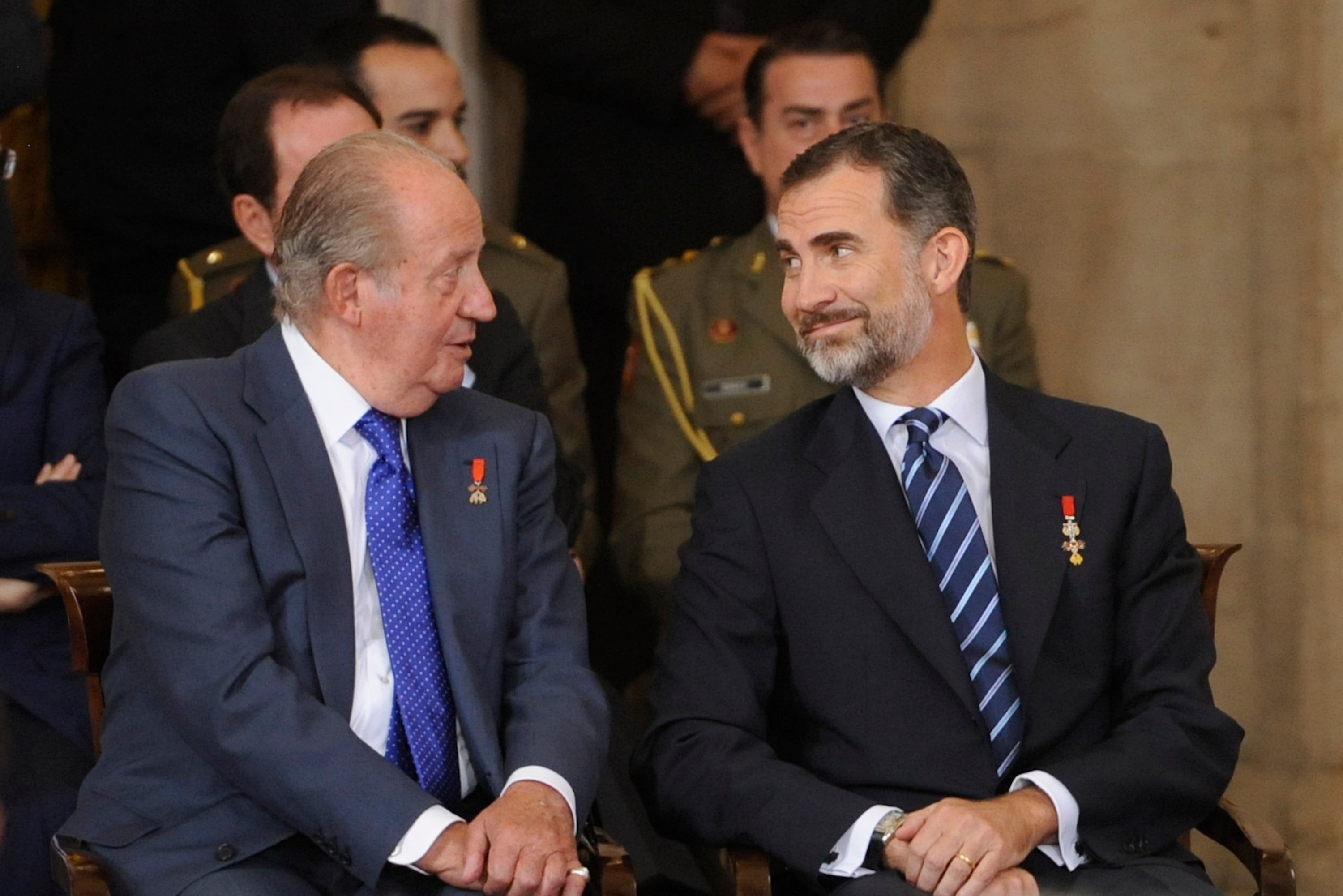 El rey Felipe VI de España y el rey Juan Carlos en el aniversario 30 de la llegada de España a la Unión Europea.