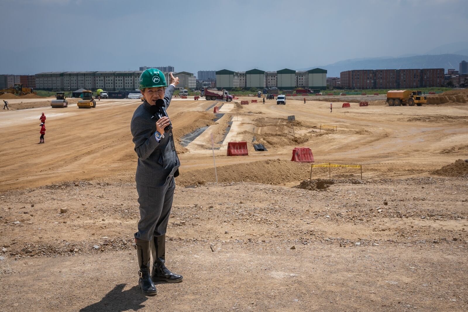 Las obras de adecuación del suelo en el patio taller  registran a la fecha un avance del 68,37 %