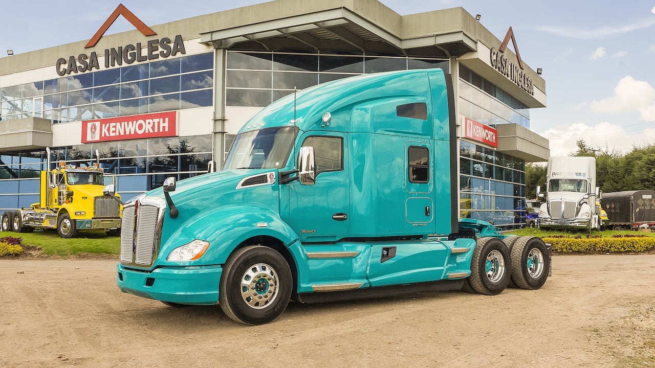 En 1975 Casa Inglesa se convirtió en el primer representante de la marca Kenworth en Colombia.