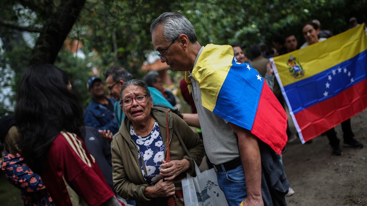 Consulado de Venezuela
Plantón en contra de Nicolas Maduro por el fraude en las elecciones presidenciales