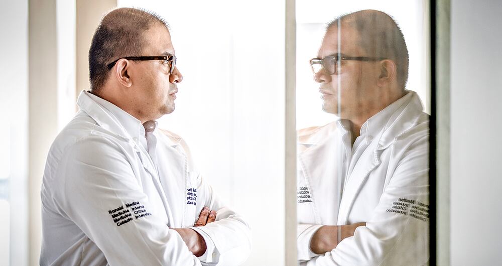  “Pudo ser la energía mía que estaba avisándole a él de una situación crítica. ¿Cómo más lo puedo explicar? Él me dijo: ‘Estás para grandes cosas porque esto es un milagro’”.  “Los pacientes en uci dependen de las decisiones de los médicos. Por eso en la unidad nunca tiramos la toalla frente a uno, por más mal que estuviera”. 