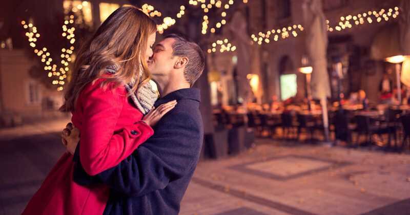 Parejas que se van a vivir sin matrimonio no son bien vistos en la religión (Getty Images).